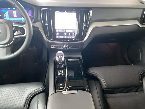 VOLVO V60 (9/23)