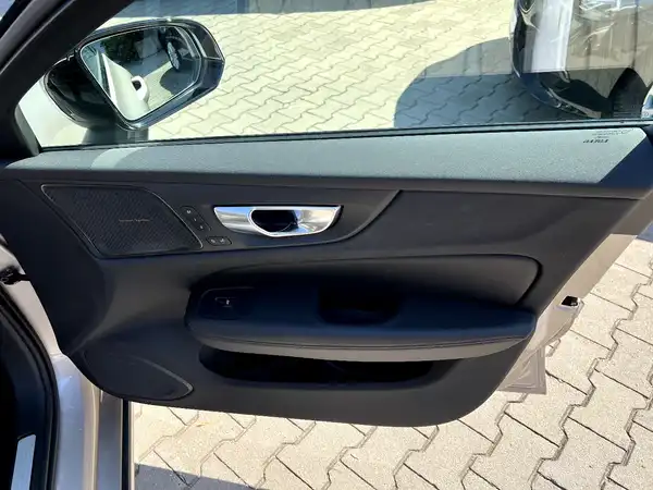 VOLVO V60 (19/26)