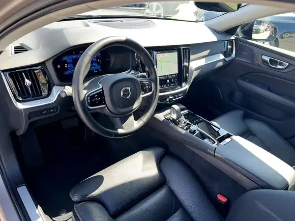 VOLVO V60 (8/26)