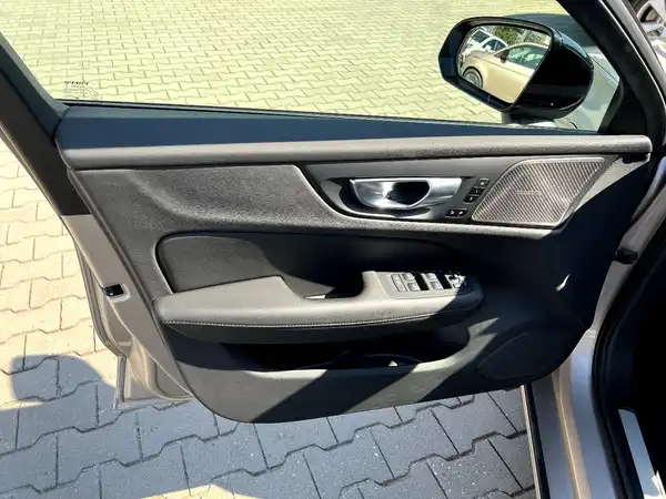 VOLVO V60 (9/26)