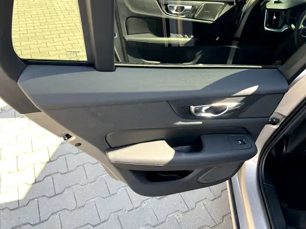 VOLVO V60 (10/26)
