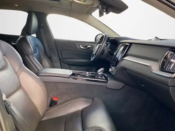 VOLVO V60 (12/23)