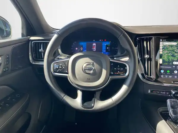 VOLVO V60 (10/22)