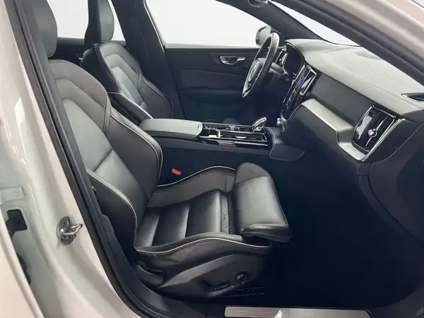 VOLVO V60 (12/22)