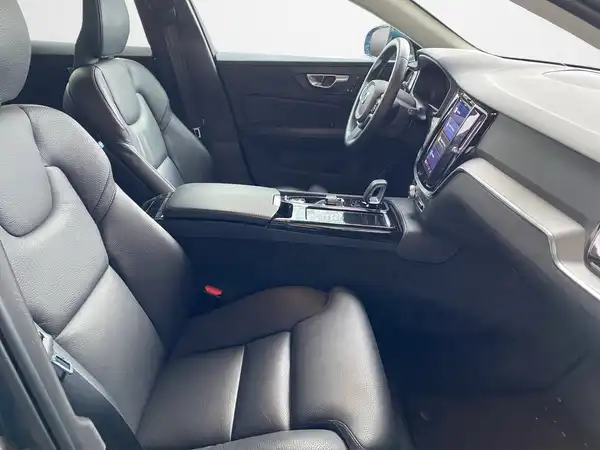 VOLVO V60 (12/23)