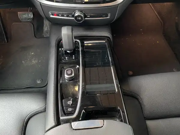 VOLVO V60 (9/23)