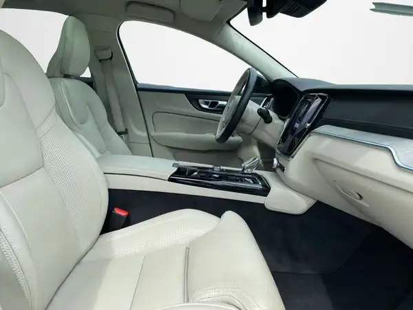 VOLVO V60 (12/23)