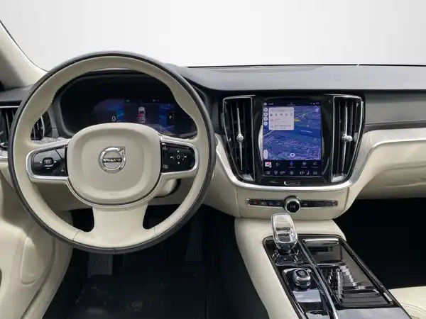 VOLVO V60 (8/23)