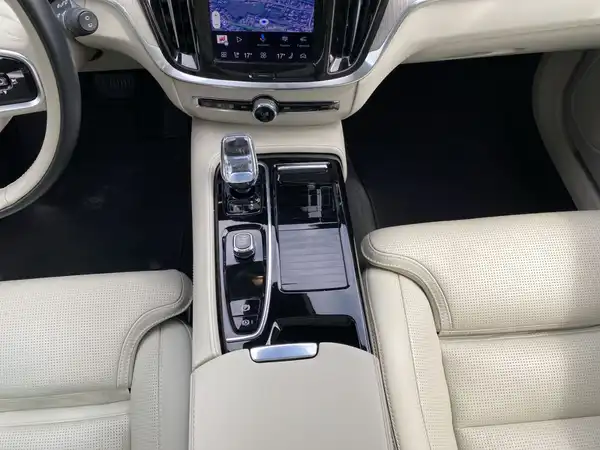 VOLVO V60 (9/23)