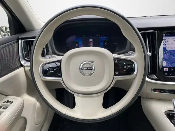 VOLVO V60 (10/23)