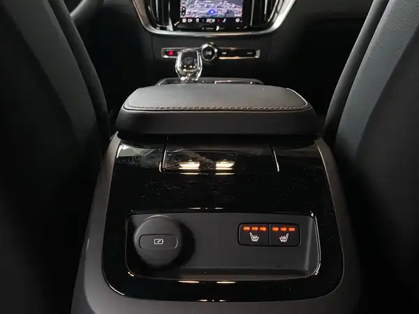 VOLVO V60 (22/23)