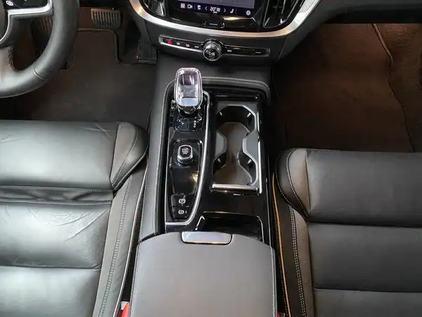 VOLVO V60 (10/23)