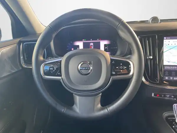 VOLVO V60 (10/22)