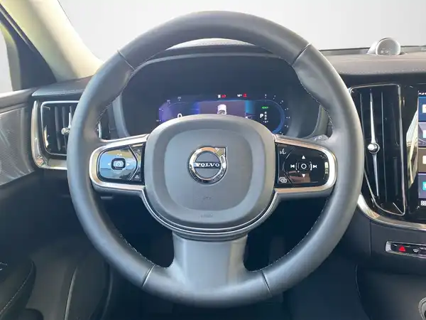 VOLVO V60 (10/21)