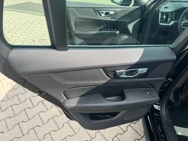 VOLVO V60 (12/28)