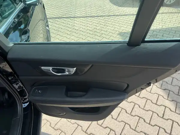 VOLVO V60 (15/28)