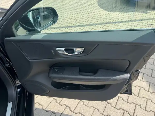 VOLVO V60 (21/28)
