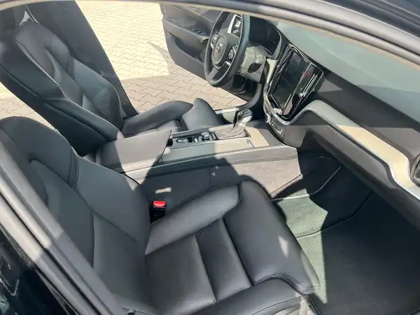 VOLVO V60 (22/28)