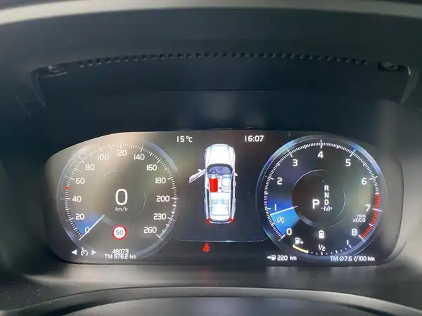 VOLVO V60 (16/19)