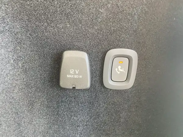 VOLVO V60 (22/23)