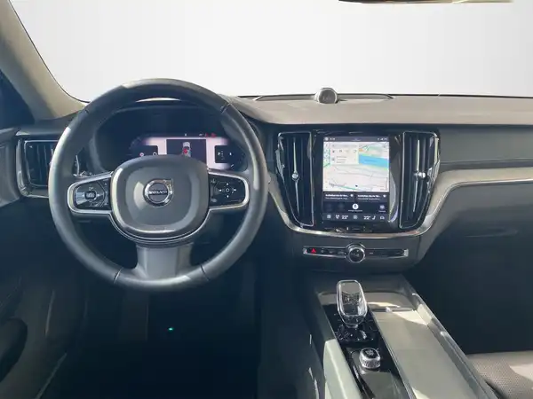VOLVO V60 (8/23)