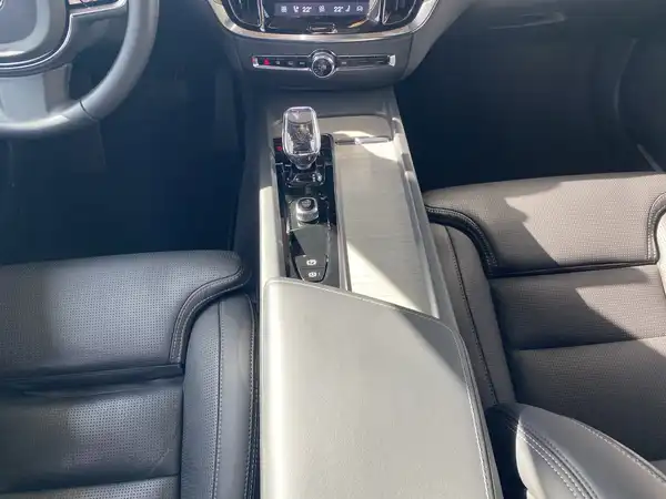 VOLVO V60 (9/23)