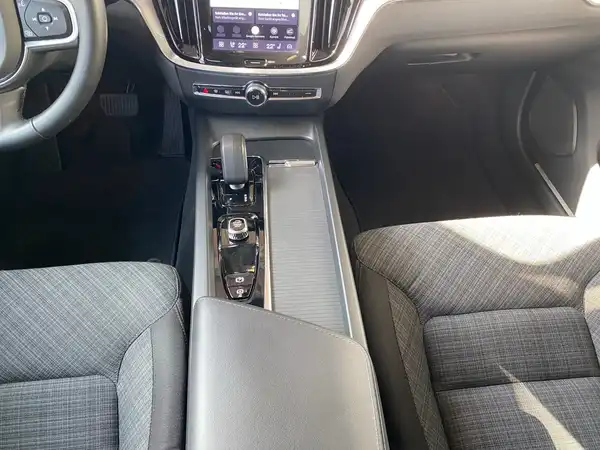 VOLVO V60 (9/21)