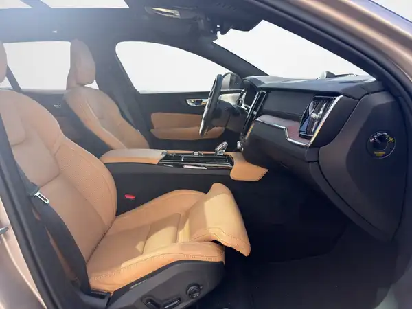 VOLVO V60 (12/22)