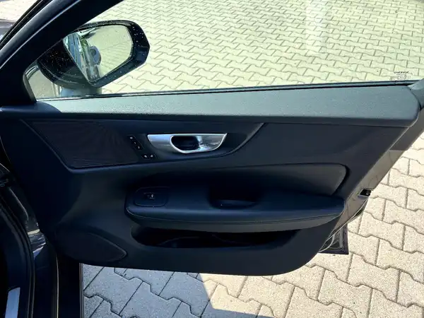VOLVO V60 (20/27)