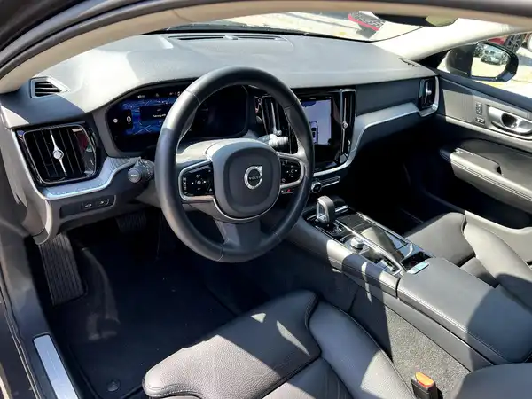 VOLVO V60 (10/27)