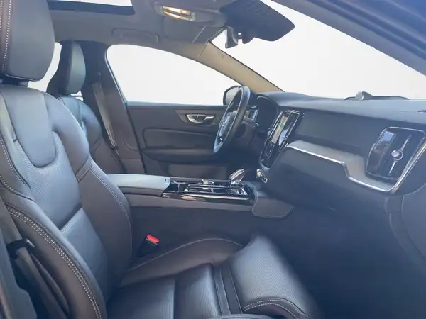 VOLVO V60 (12/22)