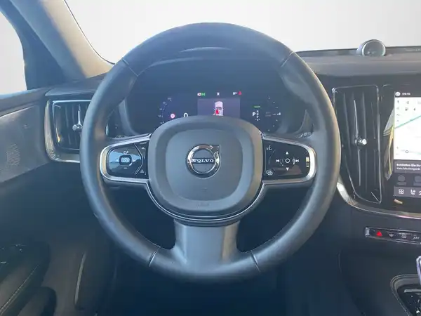 VOLVO V60 (10/22)