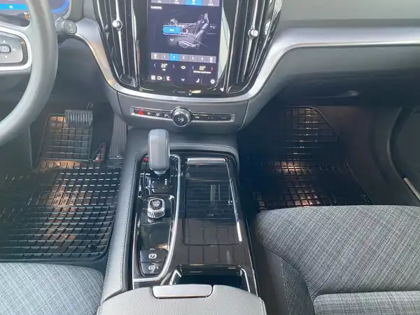 VOLVO V60 (9/22)