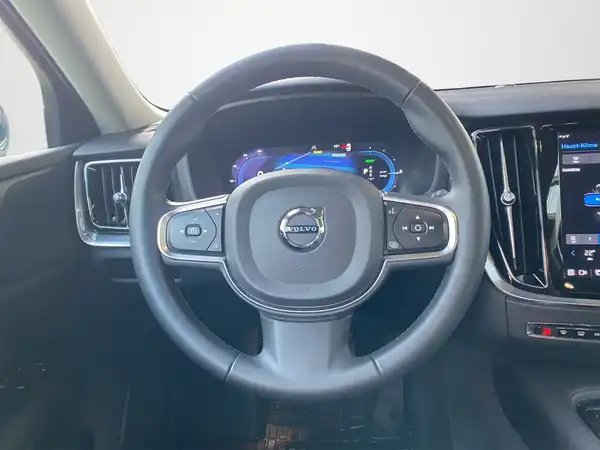 VOLVO V60 (10/22)