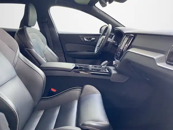 VOLVO V60 (12/22)