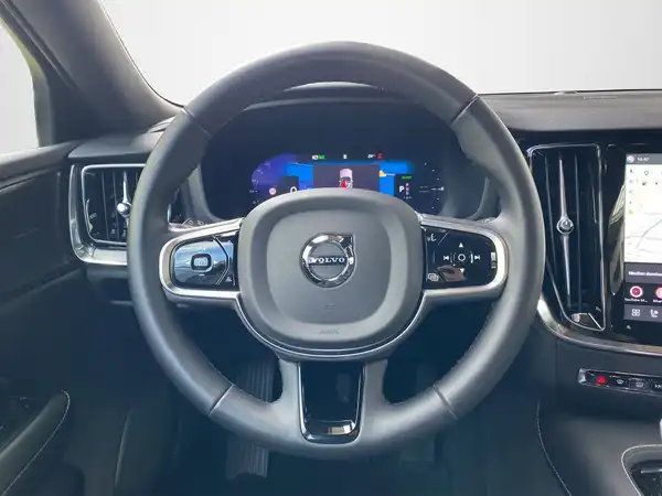VOLVO V60 (10/22)