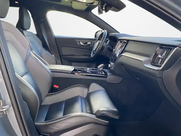 VOLVO V60 (12/22)