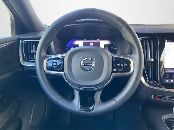 VOLVO V60 (10/22)