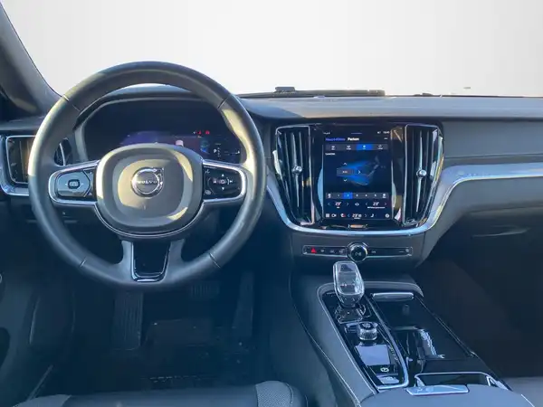 VOLVO V60 (8/23)