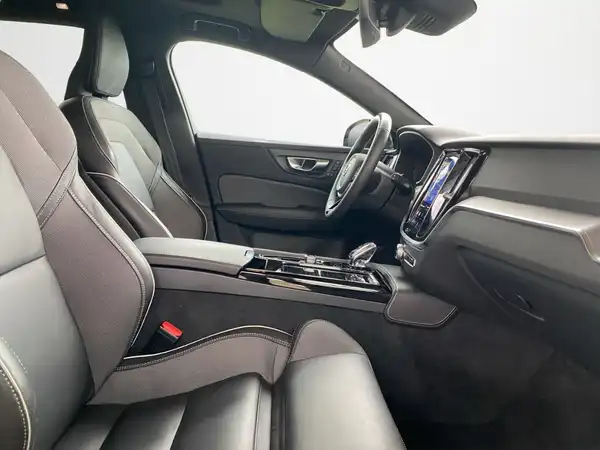 VOLVO V60 (12/22)