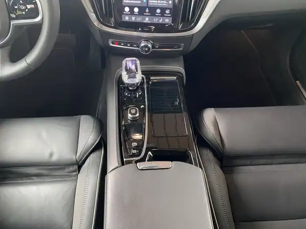 VOLVO V60 (9/22)