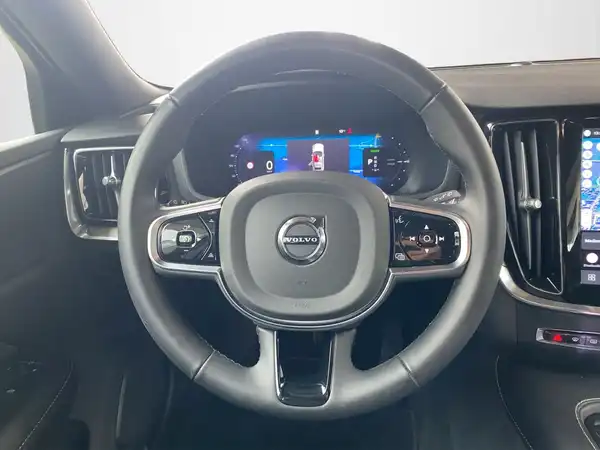 VOLVO V60 (10/22)