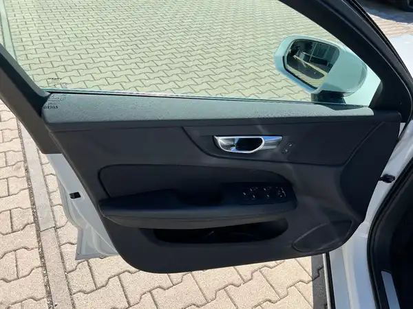 VOLVO V60 (11/27)