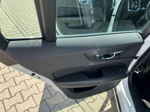 VOLVO V60 (12/27)