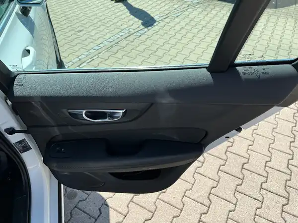 VOLVO V60 (15/27)