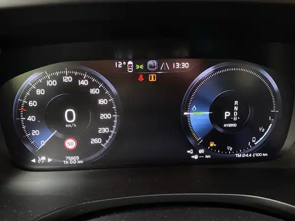 VOLVO V60 (16/19)
