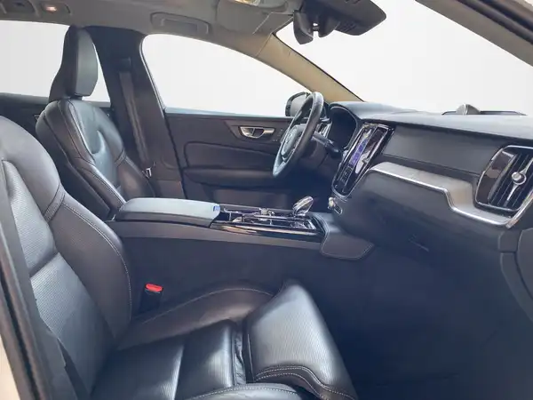 VOLVO V60 (12/23)