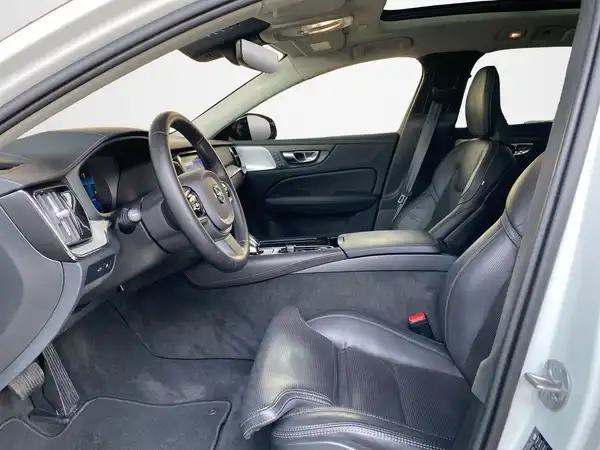 VOLVO V60 (7/23)