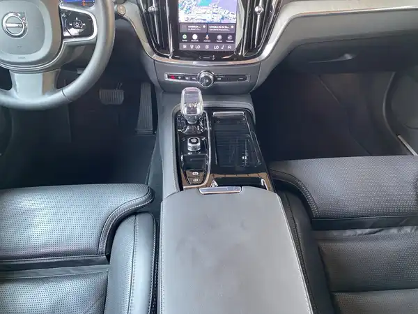 VOLVO V60 (9/23)