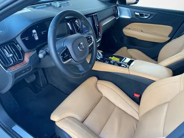 VOLVO V60 (8/19)